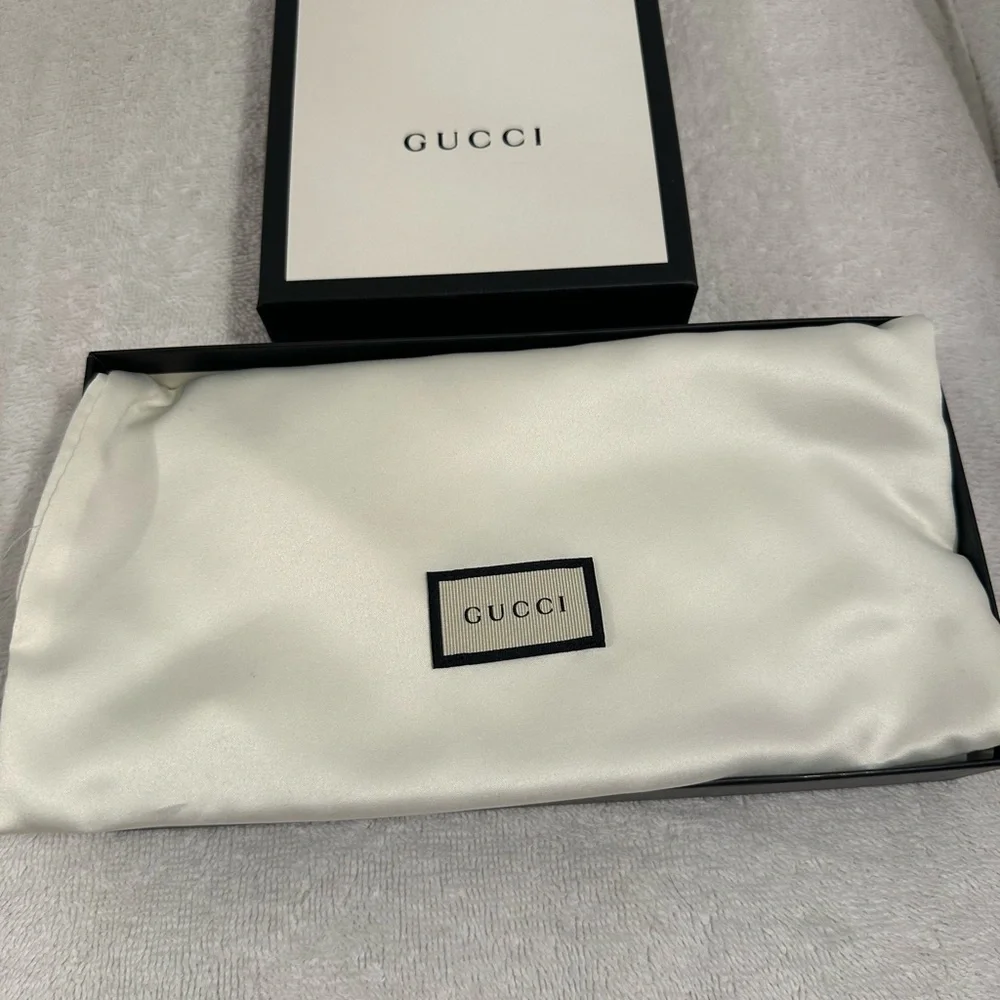Gucci zippy wallet with signature GG on front - Picture 7 of 7